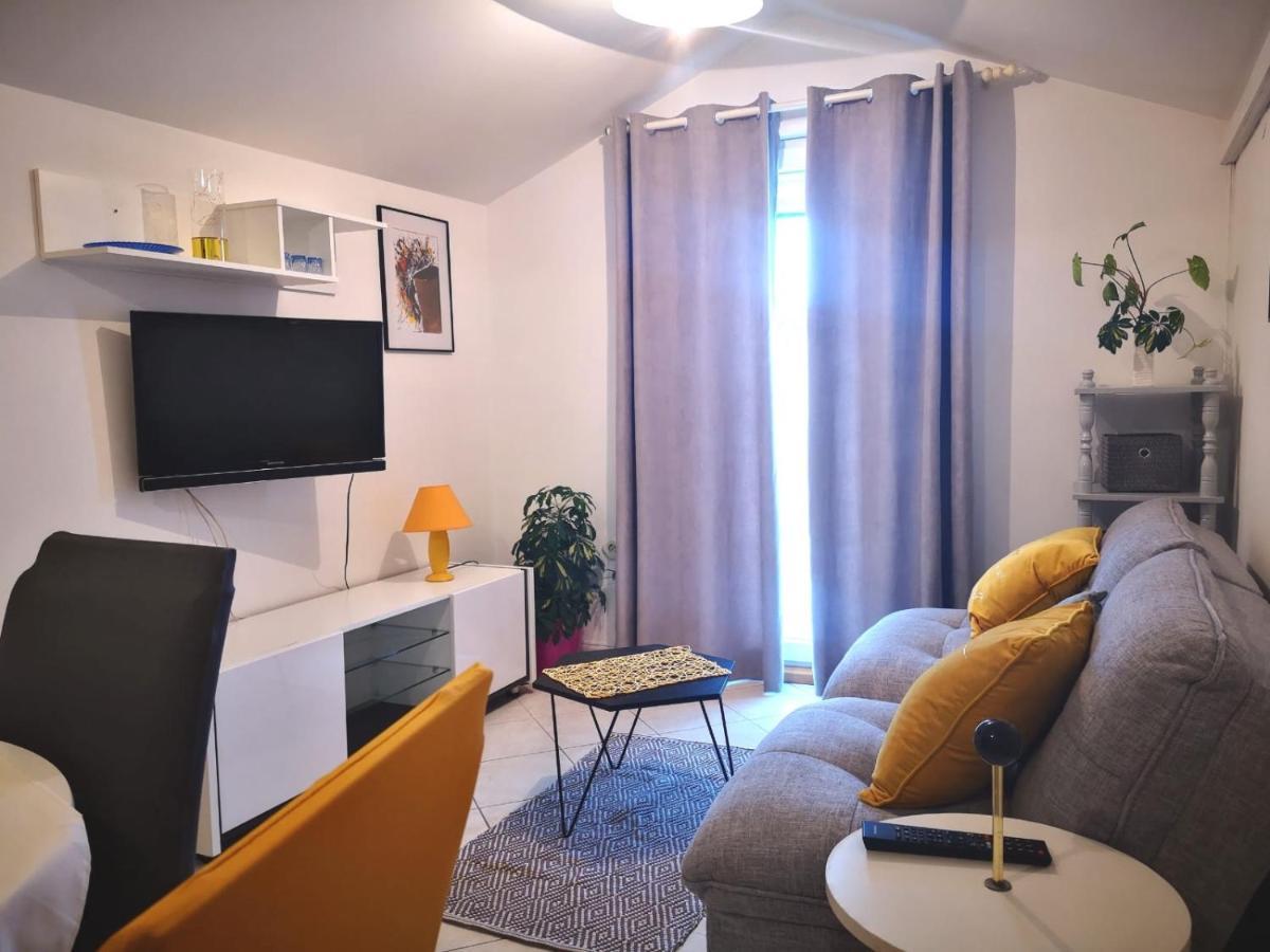 Apartments Suri Vodice Exterior photo