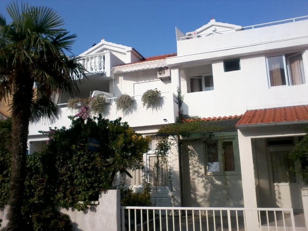 Apartments Suri Vodice Exterior photo